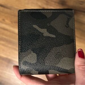 Coach Men's Black and Green Camouflage Card Holder
